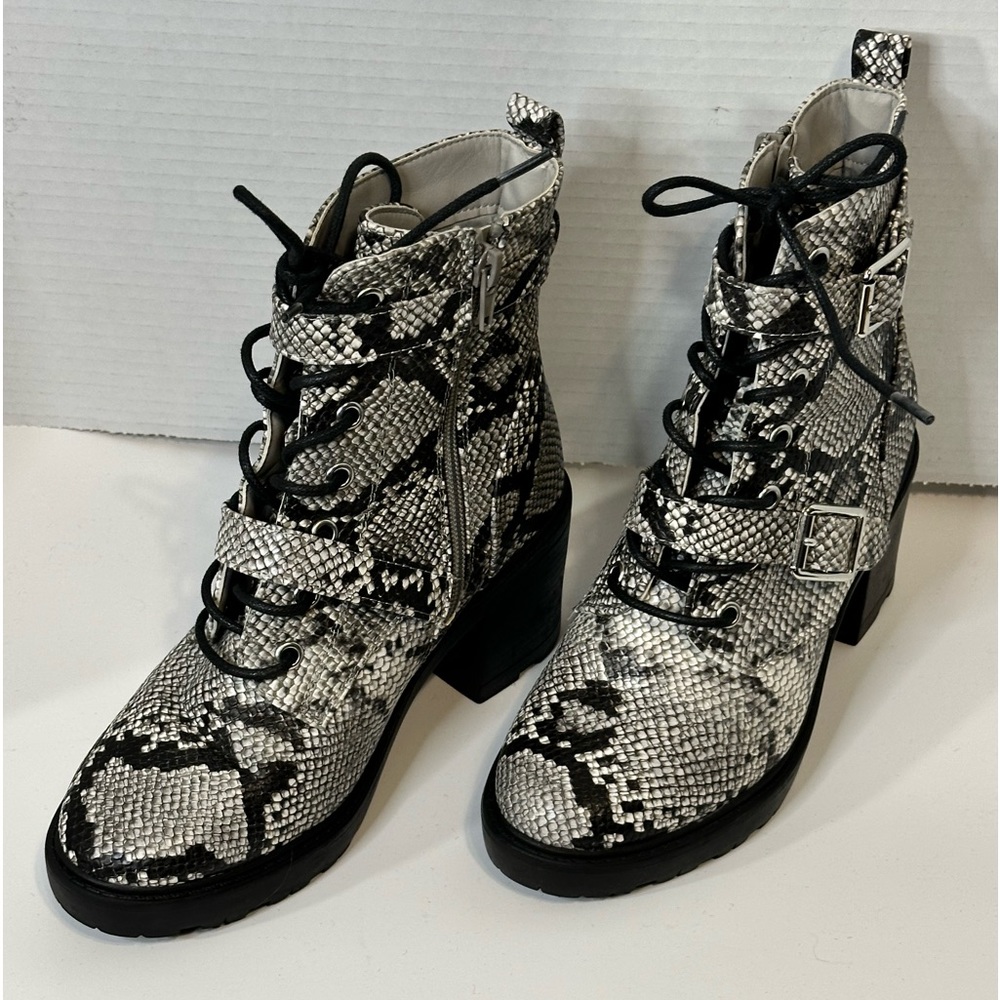 Shoedazzle Adrianna Shoes Block Heel Bootie‎ Black White Faux Snakeskin Size 6